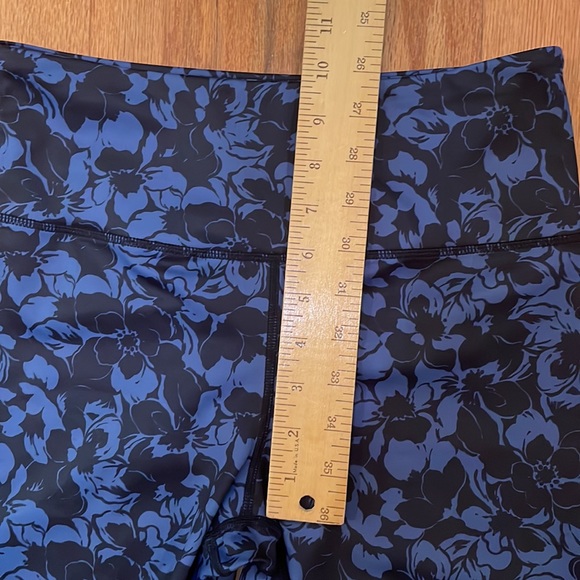 ZYIA Woman’s Leggings Size 6-8 Blue Floral Print - Picture 6 of 8